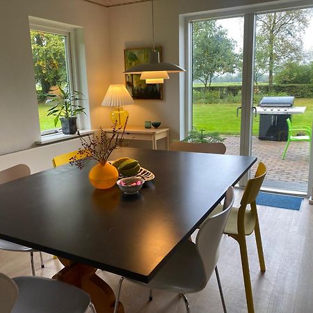 Skont Hus Pa Landet Taet Pa Billund Villa Give Exterior photo