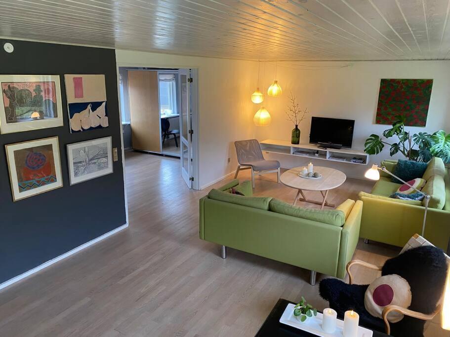 Skont Hus Pa Landet Taet Pa Billund Villa Give Exterior photo