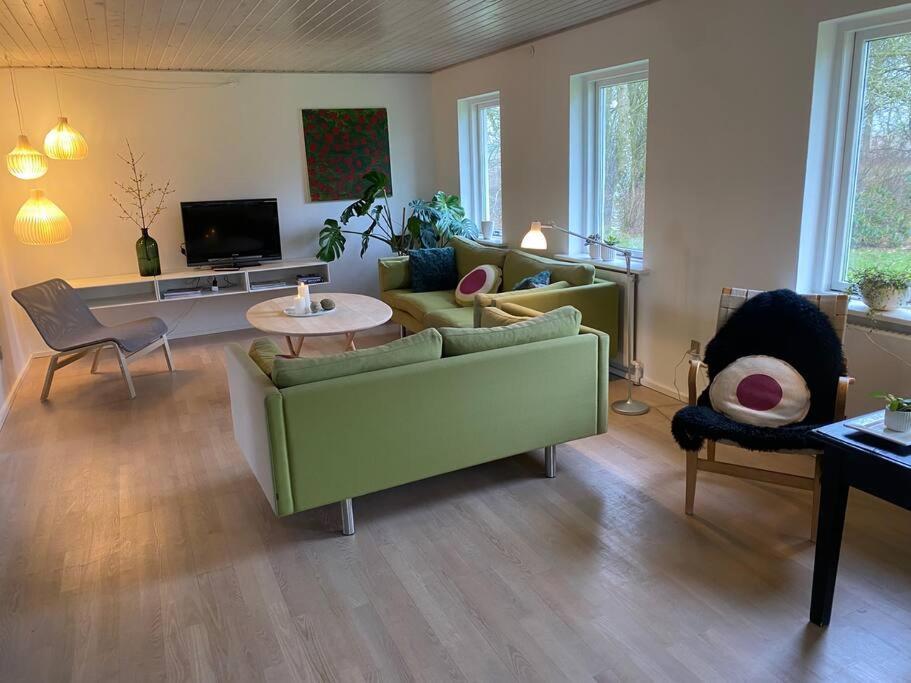 Skont Hus Pa Landet Taet Pa Billund Villa Give Exterior photo